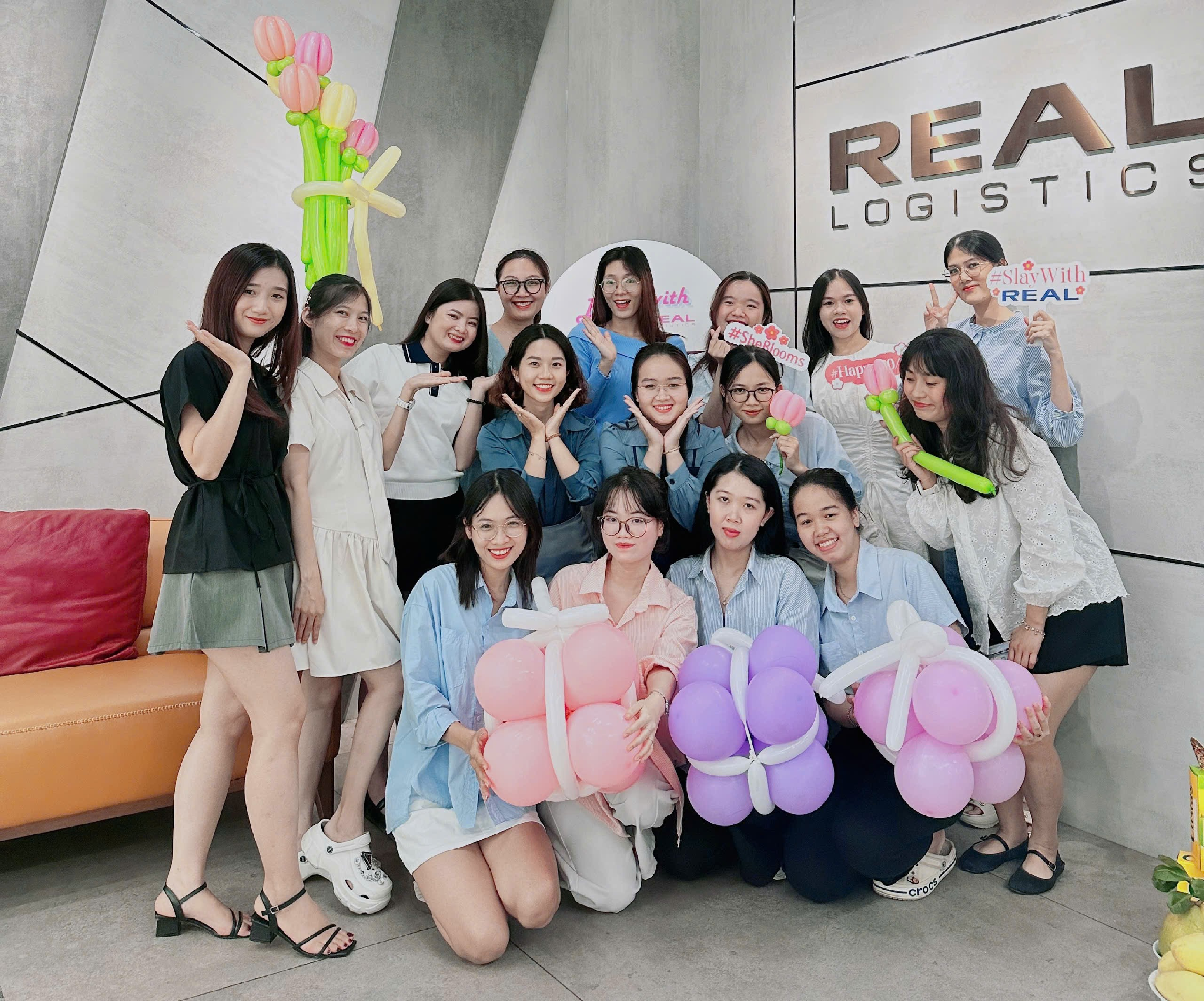 Real-Logistics-Vietnamese-Womens-day-1-54.webp